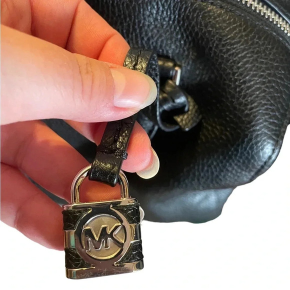 MICHAEL KORS PEBBLED LEATHER SATCHEL CROSSBODY BAG - Picture 3 of 5